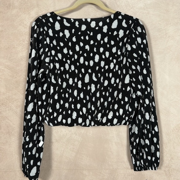 ASTR Wrap Blouse Womens XS Dalmatian Print Ribbed Cropped Mobwife Modern Chic - Picture 6 of 10